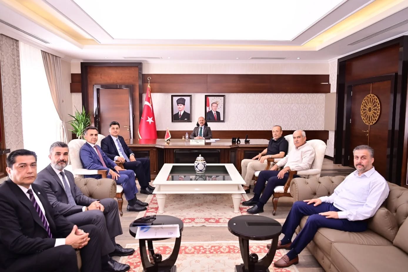 Aydın Valisi Sn. Osman Varol ‘a hayırlı olsun ziyaretinde bulundular.
